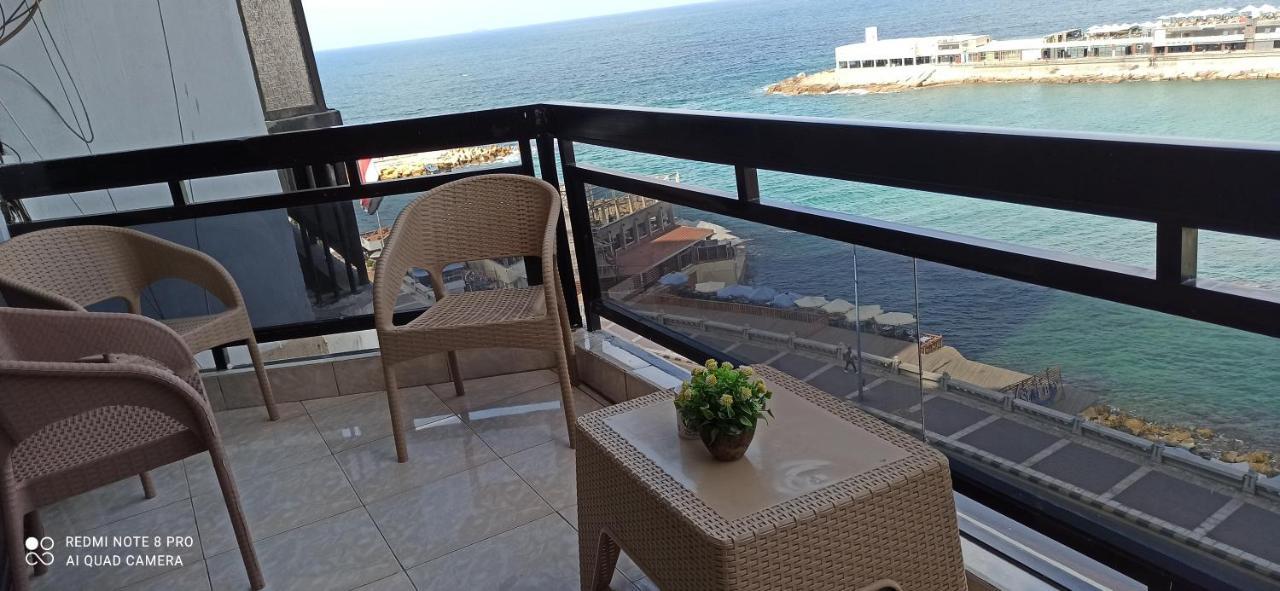 شقةفاخرةبجليم على البحر مباشرة Apartmán